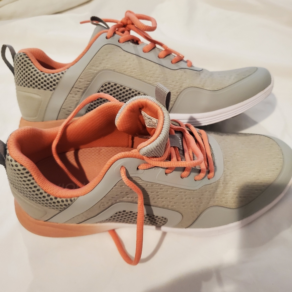 Vionic tennis shoes